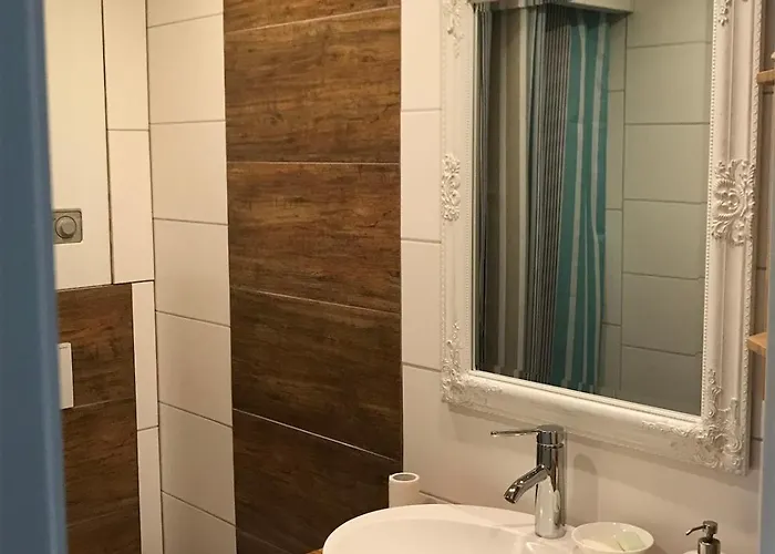 Mit Sauna Und Grossem Garten, Hunde Willkommen Helferskirchen